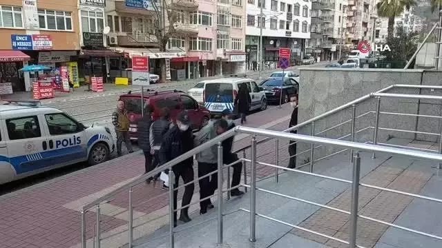 14 yaşındaki kız çocuğunun uygunsuz fotoğrafını çeken şahıs tutuklandı 14 yaşındaki kız çocuğunun uygunsuz fotoğrafını çeken şahıs tutuklandı