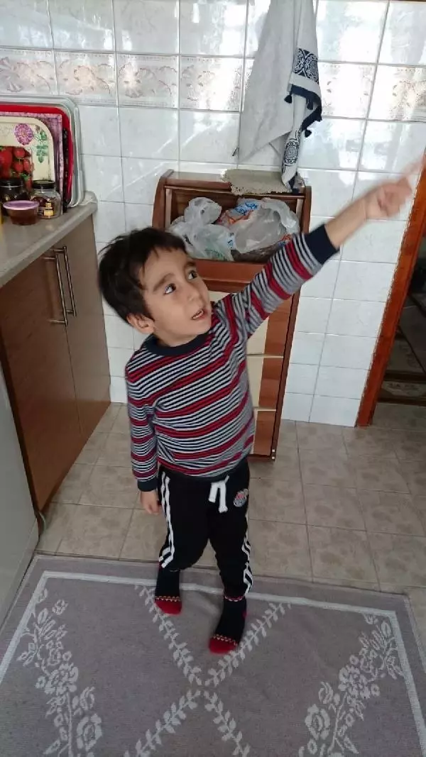 7 yaşındaki lösemi hastası Onur için ailesi uygun donör arıyor 7 yaşındaki lösemi hastası Onur için ailesi uygun donör arıyor