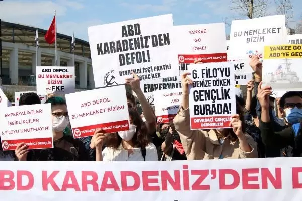 Son dakika haber: ABD SAVAŞ GEMİLERİNİN BOĞAZ'DAN GEÇİŞİNE PROTESTO Son dakika haber: ABD SAVAŞ GEMİLERİNİN BOĞAZ'DAN GEÇİŞİNE PROTESTO
