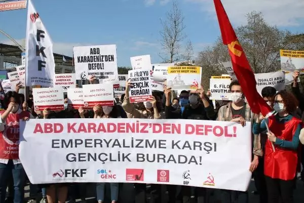 Son dakika haber: ABD SAVAŞ GEMİLERİNİN BOĞAZ'DAN GEÇİŞİNE PROTESTO Son dakika haber: ABD SAVAŞ GEMİLERİNİN BOĞAZ'DAN GEÇİŞİNE PROTESTO