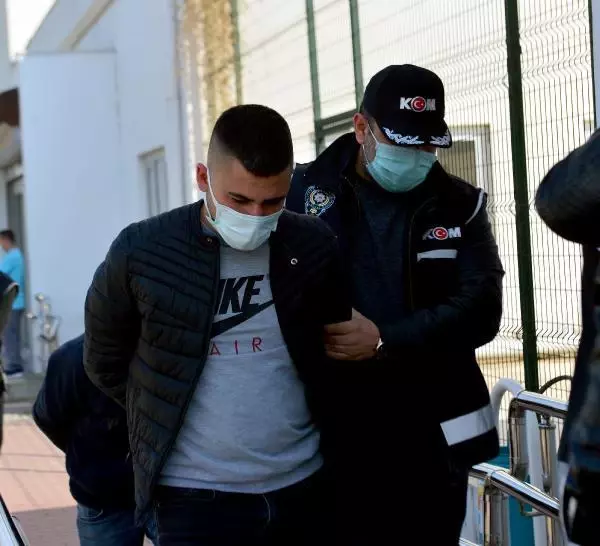 ADANA'DA SİLAH VE MÜHİMMAT KAÇAKÇILIĞI OPERASYONUNDA 20 ŞÜPHELİ ADLİYEYE SEVK EDİLDİ ADANA'DA SİLAH VE MÜHİMMAT KAÇAKÇILIĞI OPERASYONUNDA 20 ŞÜPHELİ ADLİYEYE SEVK EDİLDİ