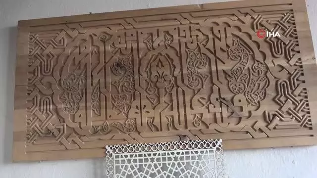 Afrika ve Amerika'dan getirdiği ağaçları sanat eserine dönüştürüyor Afrika ve Amerika'dan getirdiği ağaçları sanat eserine dönüştürüyor