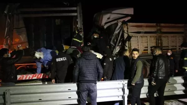 Son dakika haber! Afyonkarahisar 5 araçlık zincirleme kazada 2 yaralı Son dakika haber! Afyonkarahisar 5 araçlık zincirleme kazada 2 yaralı