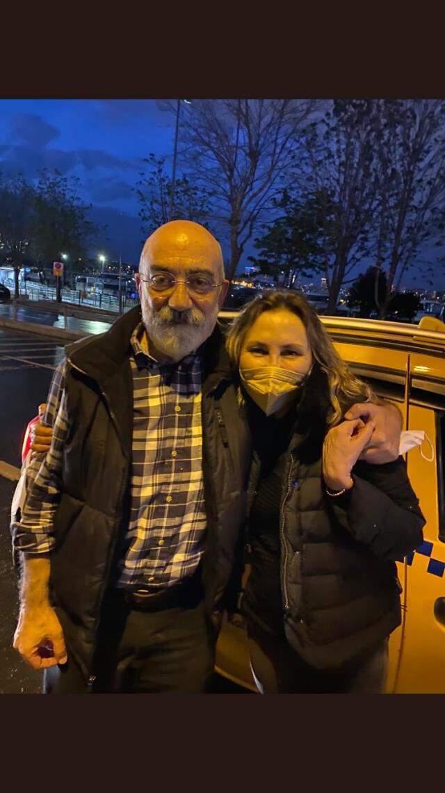 Ahmet Altan tahliye edildi! İşte cezaevi çıkışı ilk görüntüsü Ahmet Altan tahliye edildi! İşte cezaevi çıkışı ilk görüntüsü