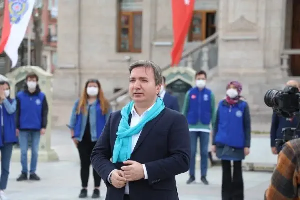 Aksaray Valisi Aydoğdu, ünlü sanatçılarla Yunus Emre'nin 'Gel Gör Beni Aşk Neyledi' eserini seslendirdi Aksaray Valisi Aydoğdu, ünlü sanatçılarla Yunus Emre'nin 'Gel Gör Beni Aşk Neyledi' eserini seslendirdi