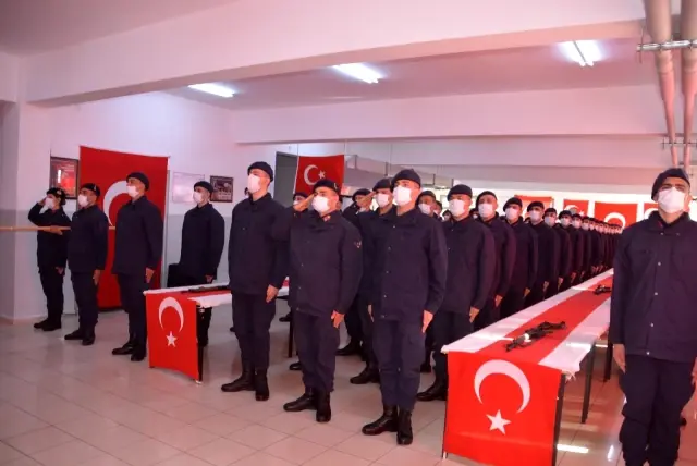 Son dakika haber... Aliağa'da 79 asker yemin ederek çakı gibi asker oldu Son dakika haber... Aliağa'da 79 asker yemin ederek çakı gibi asker oldu
