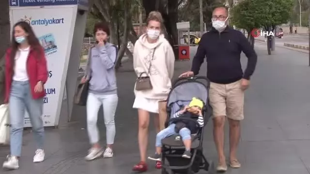 Antalya'da sokaklar ıssızlığa büründü Antalya'da sokaklar ıssızlığa büründü