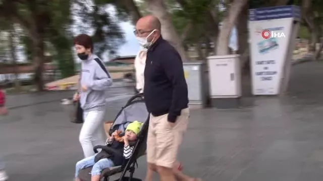 Antalya'da sokaklar ıssızlığa büründü Antalya'da sokaklar ıssızlığa büründü