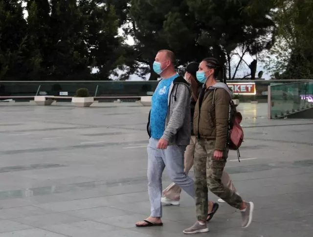 Antalya'da sokaklar ıssızlığa büründü Antalya'da sokaklar ıssızlığa büründü