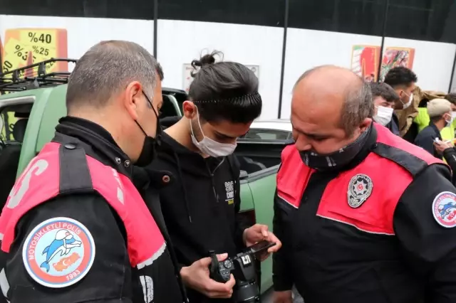 Oyuncak silahla film çekmek isteyen gençler polisleri peşine taktı Oyuncak silahla film çekmek isteyen gençler polisleri peşine taktı