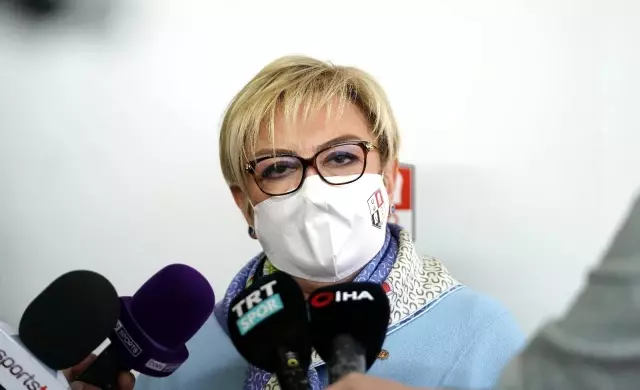 At yarışlarında ilkbahar yaz sezonu açıldı At yarışlarında ilkbahar yaz sezonu açıldı