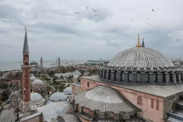 Ayasofya Camii'nin minaresinden tarihi yarımada...