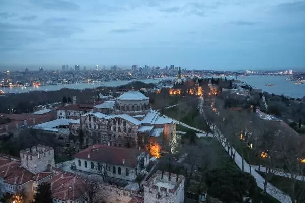 Ayasofya Camii'nin minaresinden tarihi yarımada...
