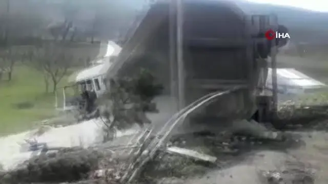 Başkent'te 2 aracın çarpıştığı kazada 1 kişi yaralandı Başkent'te 2 aracın çarpıştığı kazada 1 kişi yaralandı