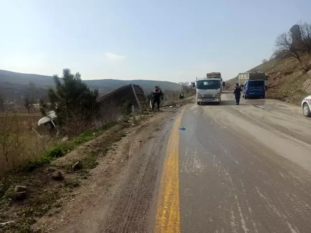 Başkent'te 2 aracın çarpıştığı kazada 1 kişi yaralandı Başkent'te 2 aracın çarpıştığı kazada 1 kişi yaralandı