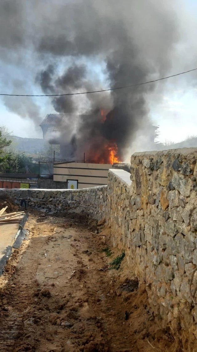 Beykoz'da korkutan villa yangını