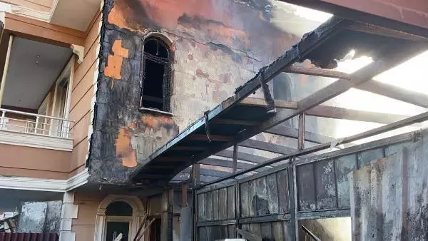 Son dakika haber... BEYKOZ'DA TADİLAT YAPILAN VİLLADA YANGINI Son dakika haber... BEYKOZ'DA TADİLAT YAPILAN VİLLADA YANGINI