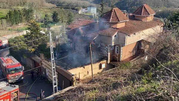 Son dakika haber... BEYKOZ'DA TADİLAT YAPILAN VİLLADA YANGINI Son dakika haber... BEYKOZ'DA TADİLAT YAPILAN VİLLADA YANGINI