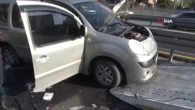 Beylikdüzü E-5'te iki araç çarpıştı: 2 yaralı Beylikdüzü E-5'te iki araç çarpıştı: 2 yaralı