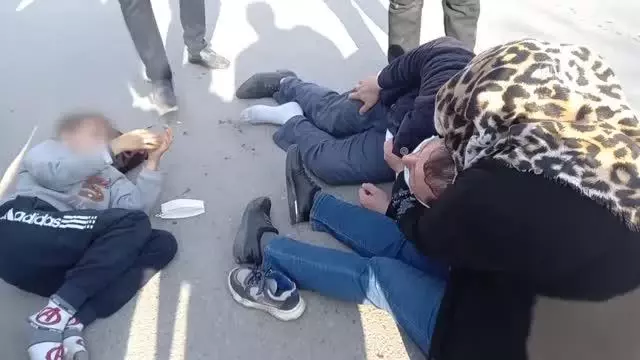 Beypazarı'nda bir aracın çarptığı baba ve oğlu yaralandı Beypazarı'nda bir aracın çarptığı baba ve oğlu yaralandı