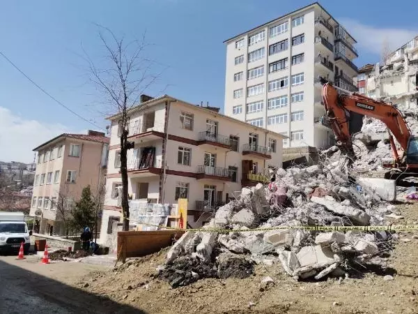 ANKARA Çankaya Belediyesi, o inşaat için 'Diğer binalara zarar vermez' yazısı yazmış ANKARA Çankaya Belediyesi, o inşaat için 'Diğer binalara zarar vermez' yazısı yazmış