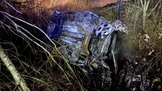 Cansız bedeni yanmış aracın içinde bulunan şahsın bagajından yüzlerce uyuşturucu hap çıktı Cansız bedeni yanmış aracın içinde bulunan şahsın bagajından yüzlerce uyuşturucu hap çıktı
