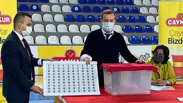 Çaykur kura çekiminde hile iddiası! Çok konuşulan görüntünün nedeni ortaya çıktı Çaykur kura çekiminde hile iddiası! Çok konuşulan görüntünün nedeni ortaya çıktı