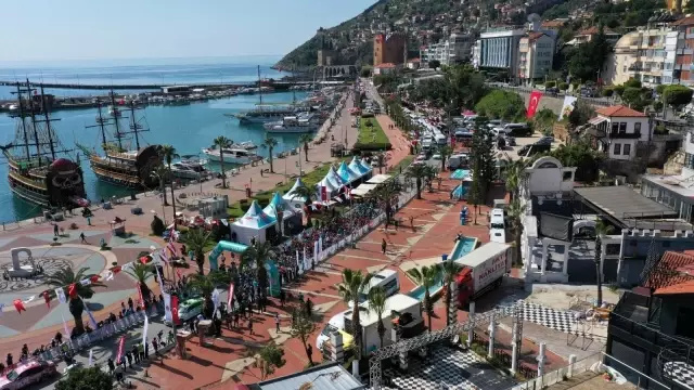 Vatandaşlar 56. Cumhurbaşkanlığı Türkiye Bisiklet Turu'nu ilgiyle takip etti