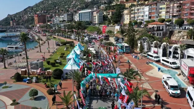 Vatandaşlar 56. Cumhurbaşkanlığı Türkiye Bisiklet Turu'nu ilgiyle takip etti