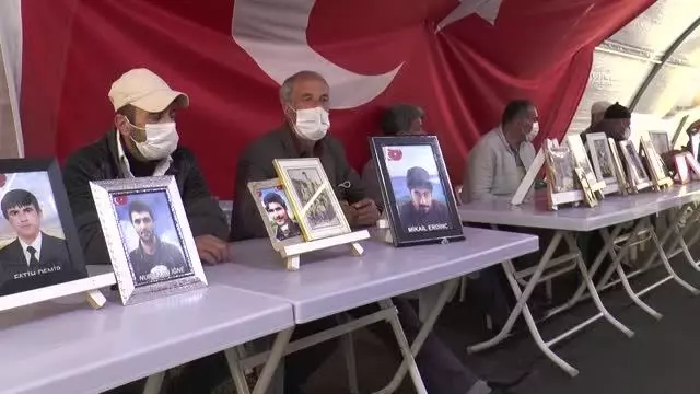Son dakika haberleri... Diyarbakır anneleri, dağa kaçırılan çocuklarına 'teslim ol' çağrısında bulundu Son dakika haberleri... Diyarbakır anneleri, dağa kaçırılan çocuklarına 'teslim ol' çağrısında bulundu