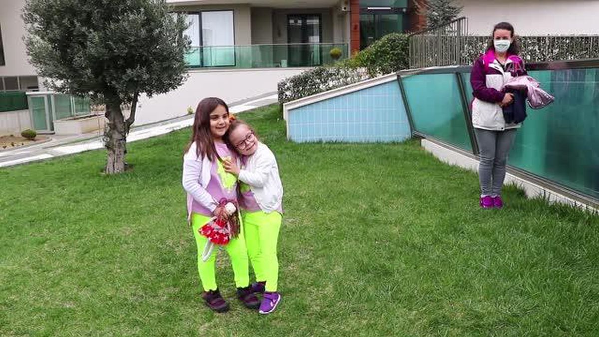 Down sendromlu kızını anlattığı 'Downsendrella' kitabıyla farkındalık oluşturuyor