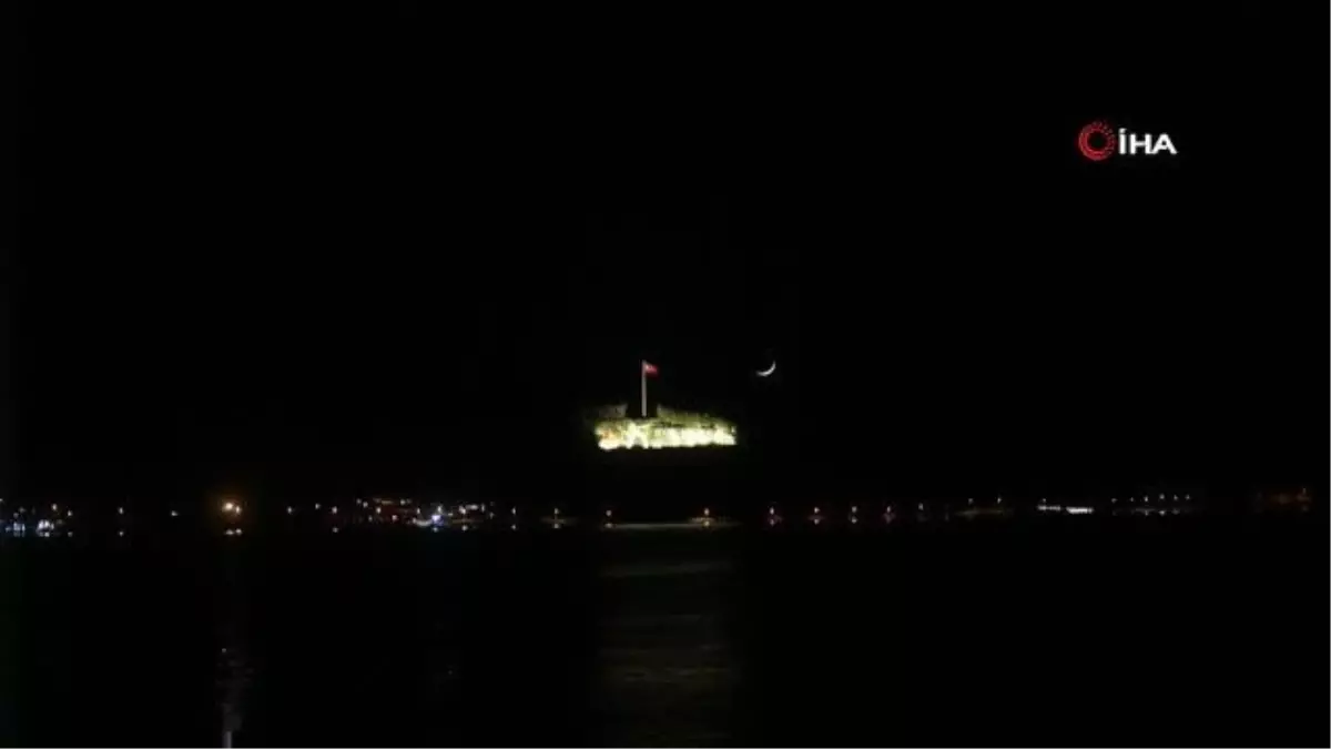 'Dur Yolcu' ile hilalin muhteşem görüntüsü