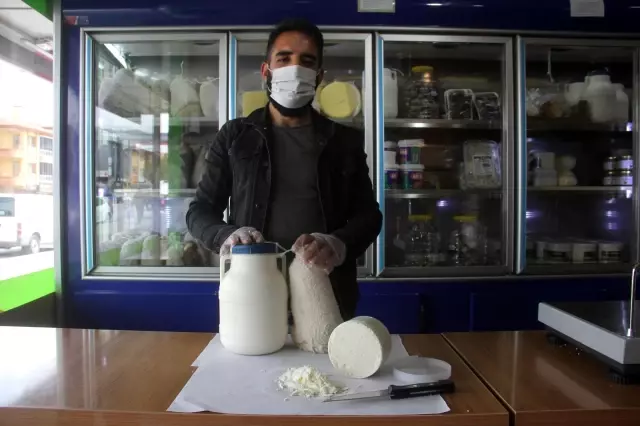 Erzincan'da sahur sofralarının vazgeçilmezi 'tulum peyniri'