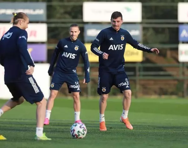 Mesut Özil ve Nazım Sangare takımla çalıştı Mesut Özil ve Nazım Sangare takımla çalıştı