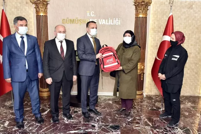 Gümüşhane'de okul müdürlerine afet ve acil durum çantası verildi Gümüşhane'de okul müdürlerine afet ve acil durum çantası verildi