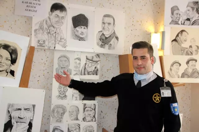 Güvenlik görevlisi karakalem sergisinde şehitlerimizi unutmadı Güvenlik görevlisi karakalem sergisinde şehitlerimizi unutmadı