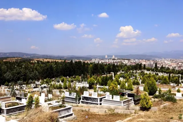 Hasköy mezarlığında defin işlemi başladı Hasköy mezarlığında defin işlemi başladı