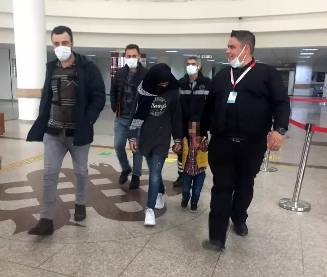 Önce kürtaj yaptırdı, sonra çocuklarını hastaneye bırakıp kaçtı Önce kürtaj yaptırdı, sonra çocuklarını hastaneye bırakıp kaçtı