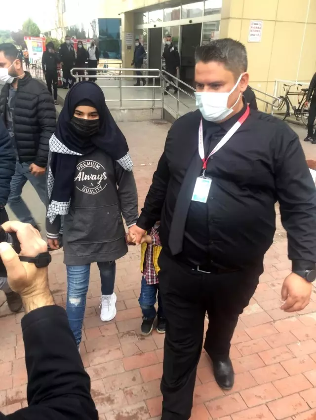 Önce kürtaj yaptırdı, sonra çocuklarını hastaneye bırakıp kaçtı Önce kürtaj yaptırdı, sonra çocuklarını hastaneye bırakıp kaçtı