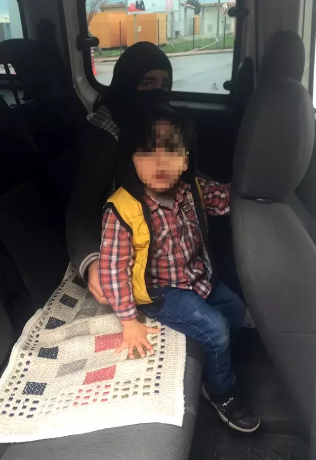 Önce kürtaj yaptırdı, sonra çocuklarını hastaneye bırakıp kaçtı Önce kürtaj yaptırdı, sonra çocuklarını hastaneye bırakıp kaçtı