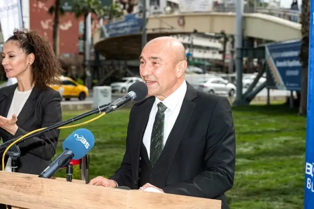 İlk Türk denizcilerinden Çaka Bey'in büstü açıldı İlk Türk denizcilerinden Çaka Bey'in büstü açıldı