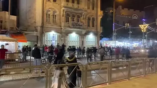 İsrail polisinden Kudüs'te Filistinlilere müdahale (2) İsrail polisinden Kudüs'te Filistinlilere müdahale (2)