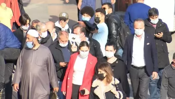 İSTANBUL'DA KISITLAMA ÖNCESİ TOPLU ULAŞIMDA AŞIRI YOĞUNLUK; KAPILAR KAPANMADI İSTANBUL'DA KISITLAMA ÖNCESİ TOPLU ULAŞIMDA AŞIRI YOĞUNLUK; KAPILAR KAPANMADI