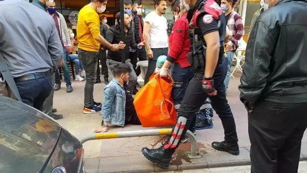 İZMİT'TE İKİ GRUP ARASINDA BIÇAKLI KAVGA 1 YARALI İZMİT'TE İKİ GRUP ARASINDA BIÇAKLI KAVGA 1 YARALI