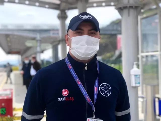 Kalp krizi geçiren gence kritik müdahaleyi yapan güvenlik görevlisi konuştu: 'Bir insanı kurtardığım için mutluyum' Kalp krizi geçiren gence kritik müdahaleyi yapan güvenlik görevlisi konuştu: 'Bir insanı kurtardığım için mutluyum'