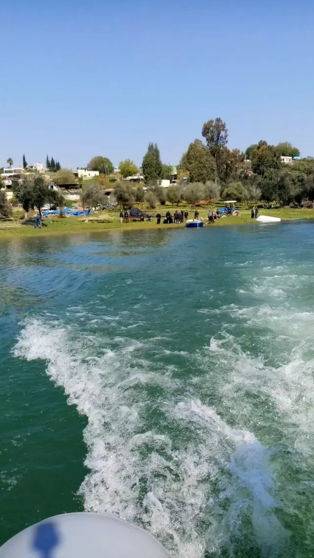 Adana'da balık tutmak için baraj gölüne açıldıkları tekne batan 2 kişiden biri boğuldu Adana'da balık tutmak için baraj gölüne açıldıkları tekne batan 2 kişiden biri boğuldu