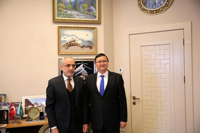 kirgiz bakan imanaliyev den cumhurbaskani 2 14064954 o