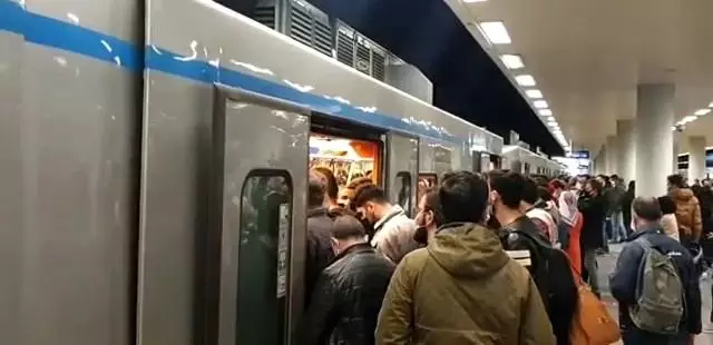 Kısıtlama başladı, İstanbullular evine yetişemedi Kısıtlama başladı, İstanbullular evine yetişemedi