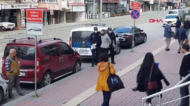 kocaeli sokakta kadinlarin arkadan fotografla 14065290 o