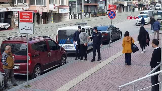 kocaeli sokakta kadinlarin arkadan fotografla 2 14065290 o